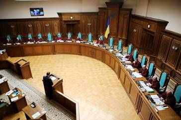 У Верховній Раді розглядають зарплату в 300 тисяч для членів Конституційного суду