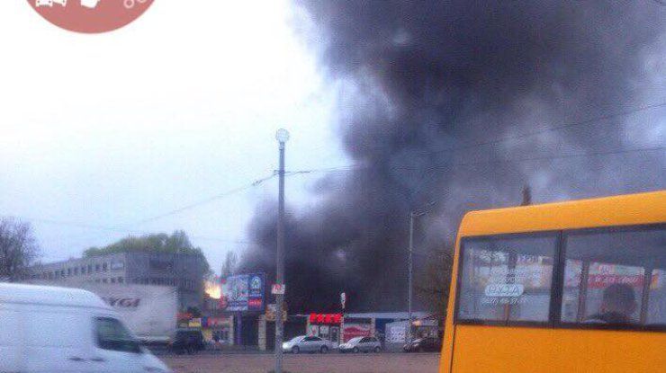 У Києві повідомляють про пожежу на заводі «Електронмаш» (фото)