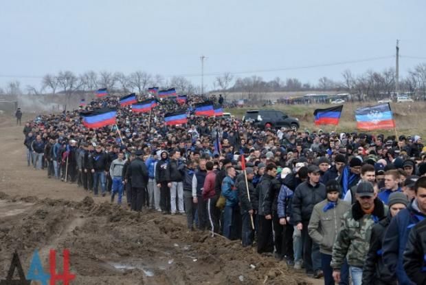 Чоловіків-бюджетників в «ДНР» змушують вчитися воювати