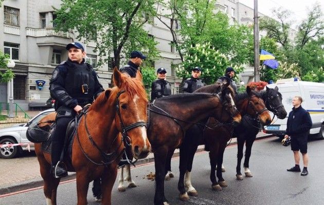 День Перемоги завершився: до відділків поліції доправлено близько 80 осіб (відео)