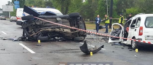 На Броварському проспекті Києва сталася жахлива аварія: троє загиблих (фото)