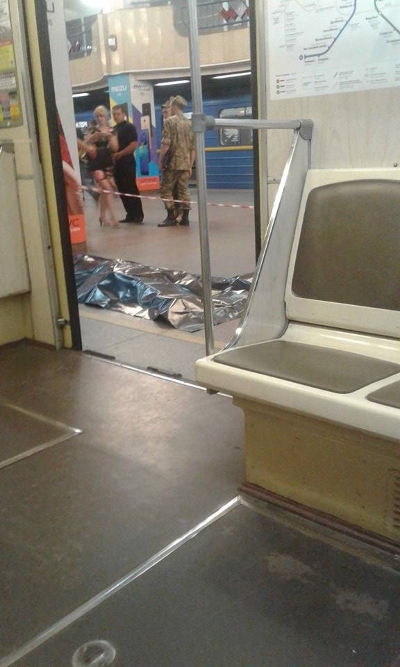 На станції Академмістечко у Києві самогубець кинувся під поїзд (фото)