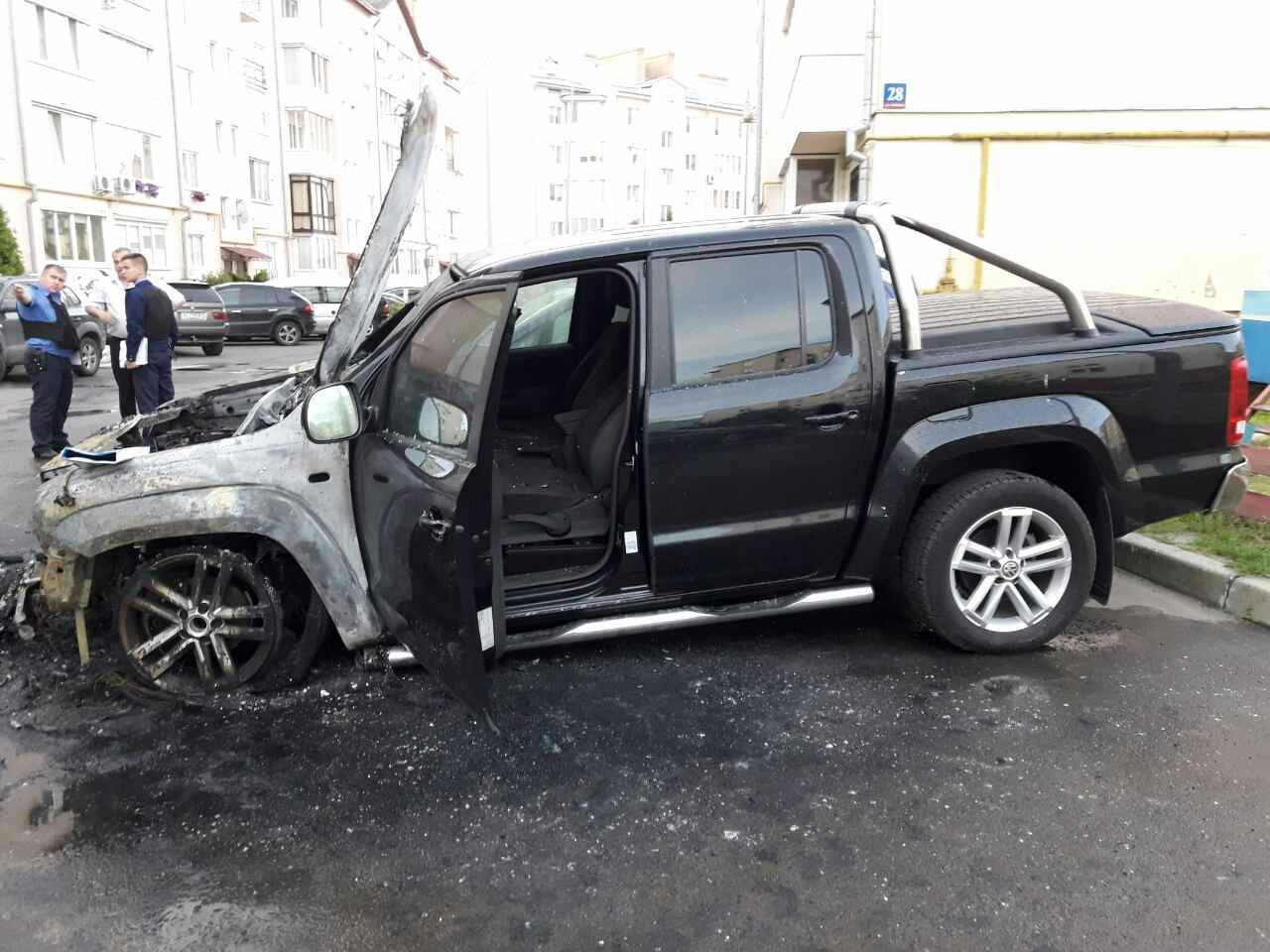 У Луцьку підпалили машину сім'ї депутата Лапіна (фото)