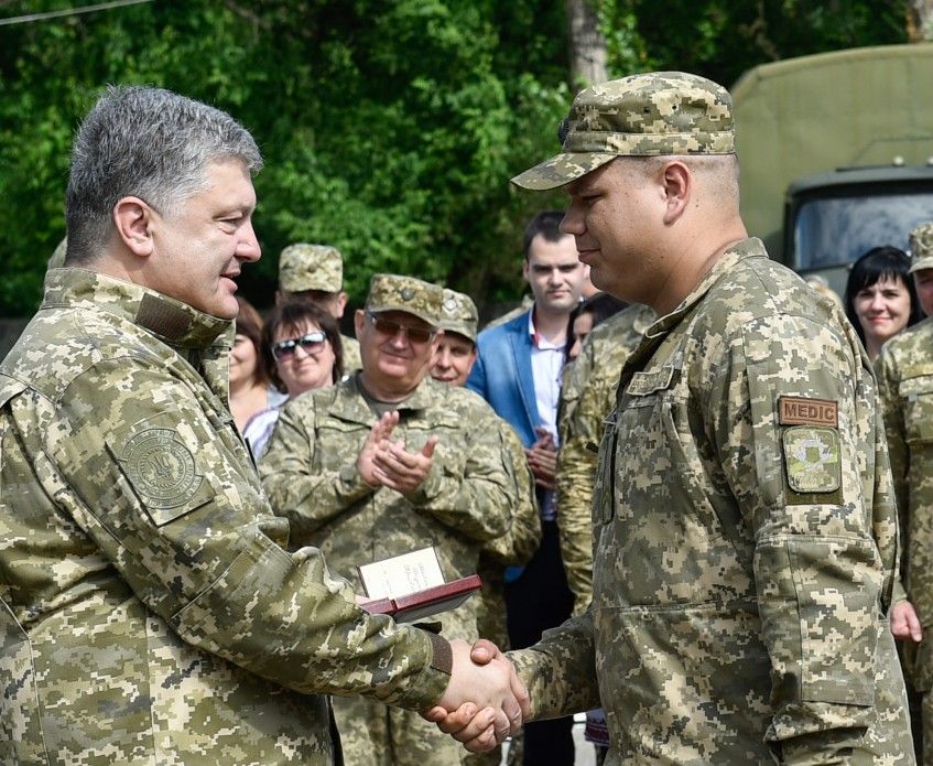 На Донбасі загинули на полі бою 38 військових медиків