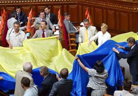 «Ми вимкнули мегафони, щоб було чути шурхіт доларів»