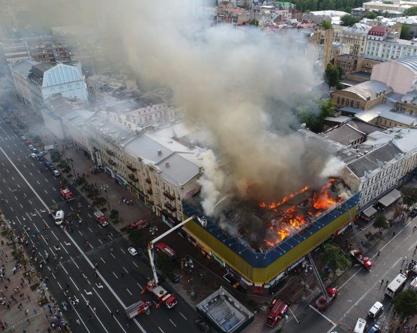 Пожежа на Хрещатику: будинку Скоропадського і Врубеля загрожує руйнування