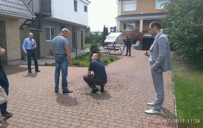 У Гостомелі депутату сільради кинули у двір гранату (фото)