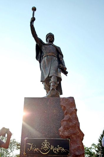 На Харківщині відкрили пам’ятник Гетьманові Івану Мазепі