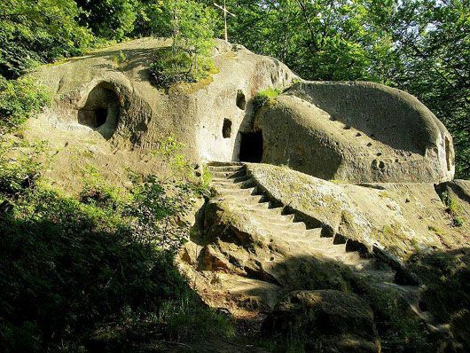 Стара Сіль,  Лаврівський монастир і різноликі храми: приховані перлини Карпат