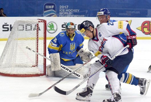 Скандал на льоду: двоє хокеїстів збірної України начебто «злили» матч з Південною Кореєю
