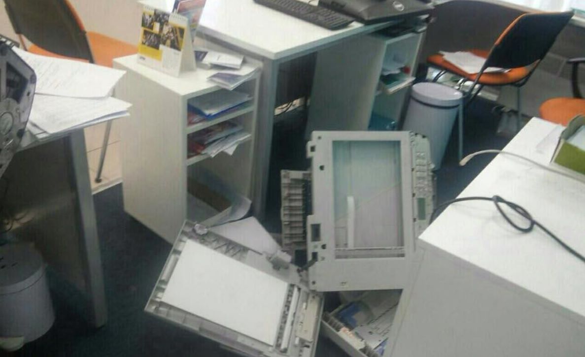 У Києві мешканці розбили кілька офісів «Київенерго» (фото)