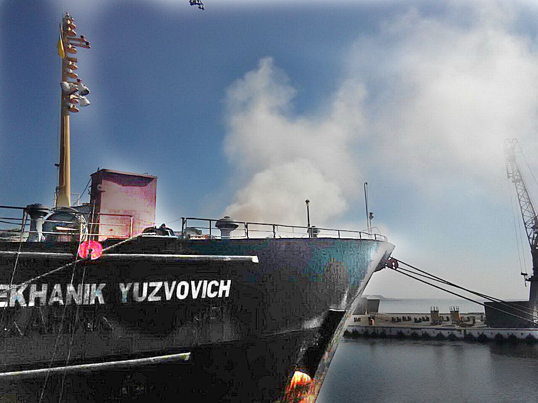 У Маріуполі загорівся теплохід: є постраждалий (фото)