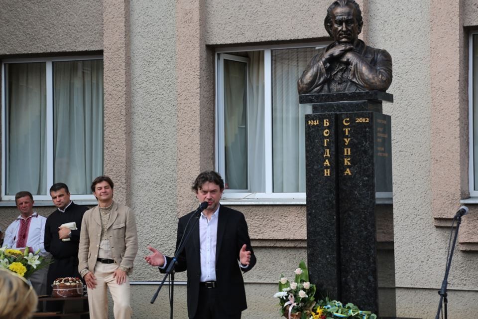 Пам’ятник Богдану Ступці відкрили на Львівщині (фото)