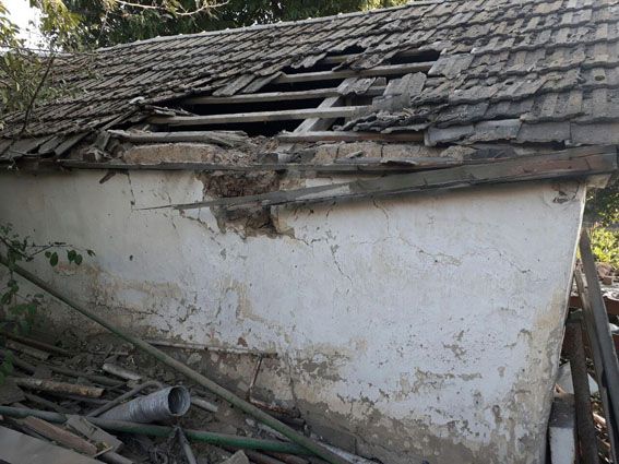 Бойовики обстрілами пошкодили 7 будинків у Мар'їнці (фото)