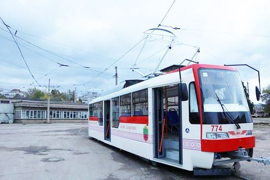 У Запоріжжі поставили на рейки вже другий «всеукраїнський» трамвай