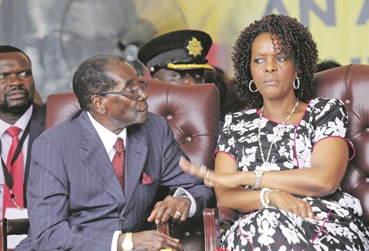 Дружина відстороненого від влади президента Зімбабве втекла з країни