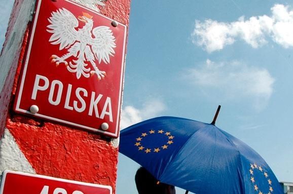 Європарламент ухвалив критичну резолюцію щодо демократії у Польщі