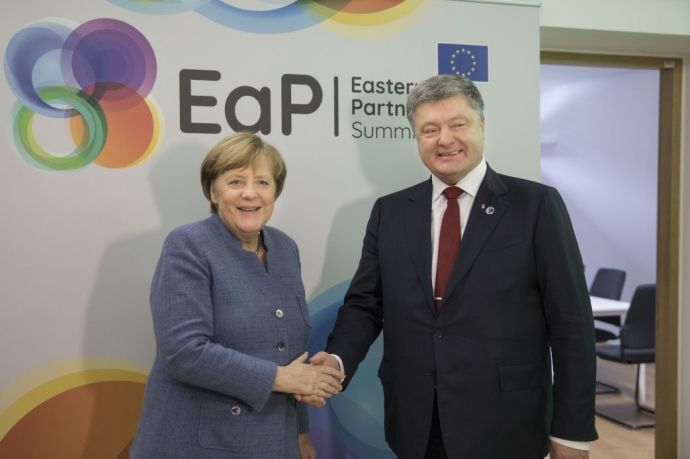 Порошенко і Меркель обговорили події в Луганську