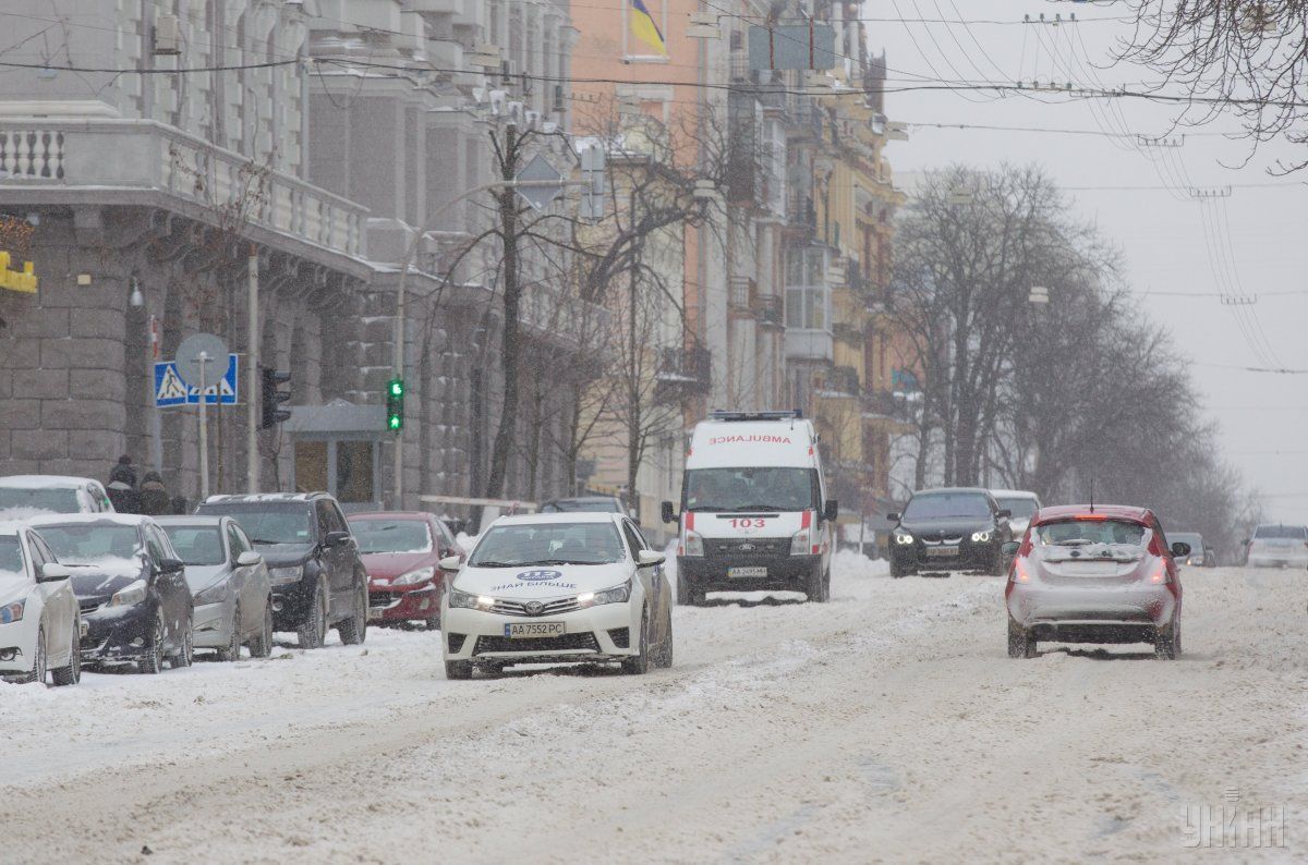 Снігопади, хуртовини і зливи: штормове попередження оголосили у 12 регіонах України