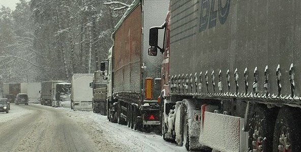 На Одеській трасі під Києвом утворився семикілометровий затор