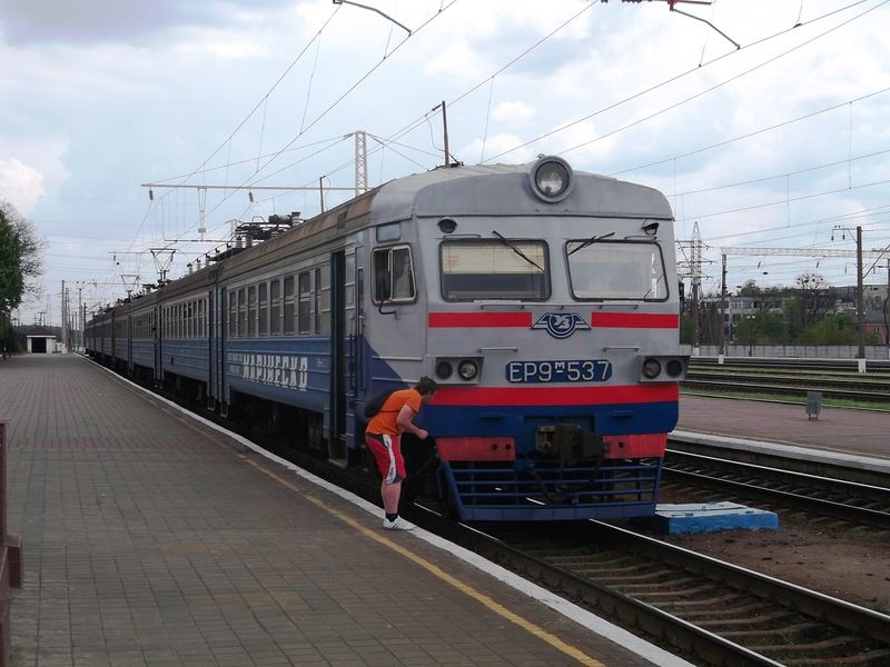 В Одесі самогубця кинувся під електричку: йому відрізало ноги