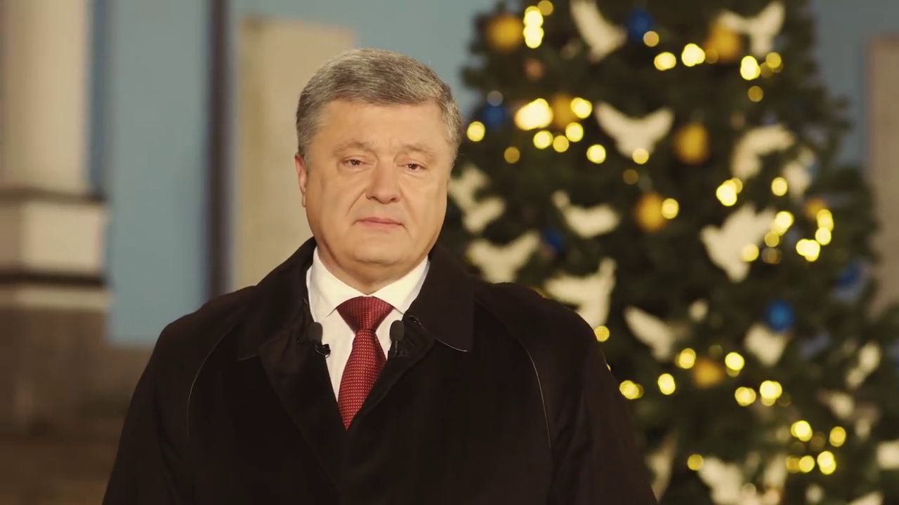 Порошенко у новорічній промові спершу привітав звільнених заручників, воїнів та українців в окупації (відео)