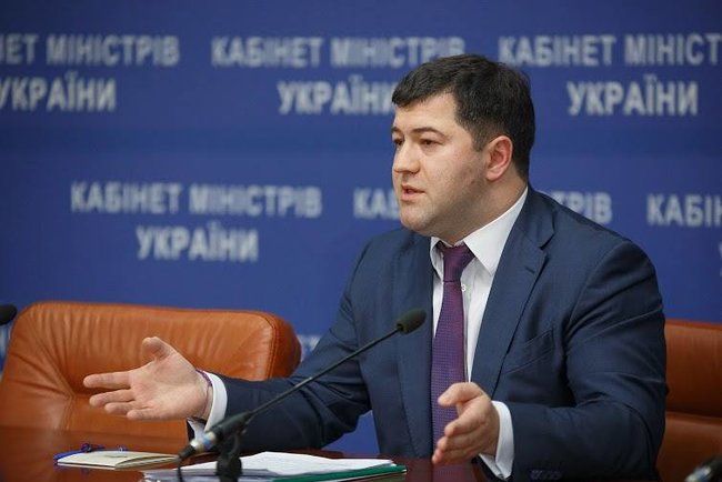 Міністр Данилюк просить звільнити очільника податкової Романа Насірова