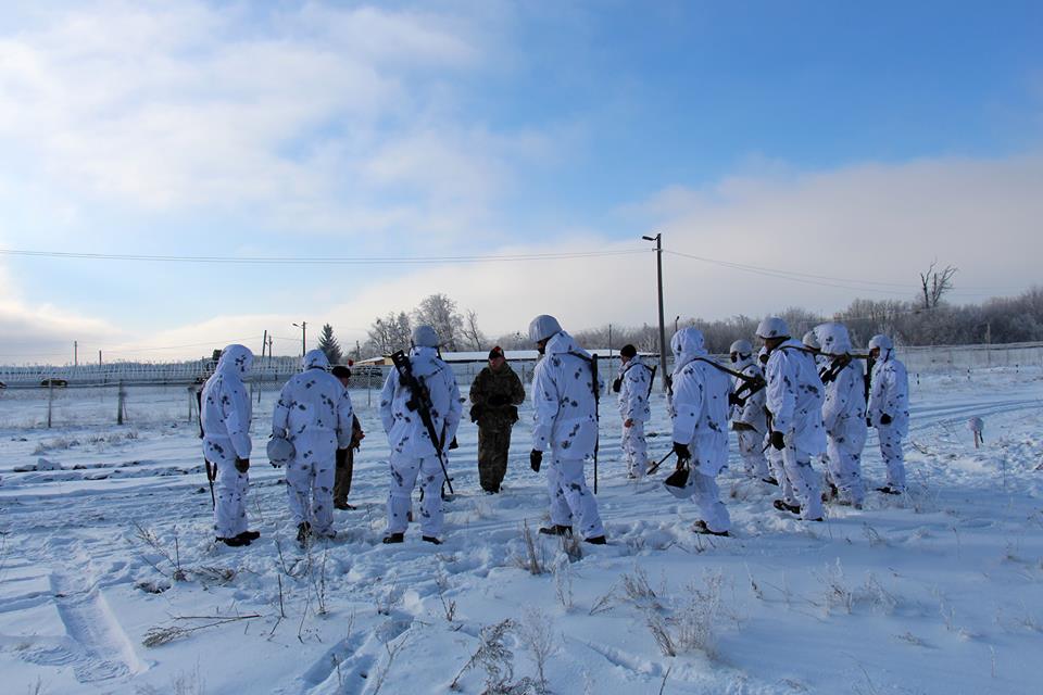Під Києвом британські інструктори навчали українських десантників діяти за стандартами НАТО (фото)