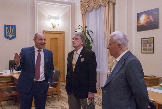 Три президенти пропонують запровадити День української державності