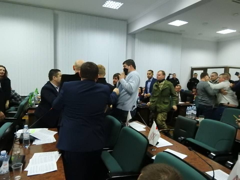 У Луцьку побилися депутати міськради (відео)