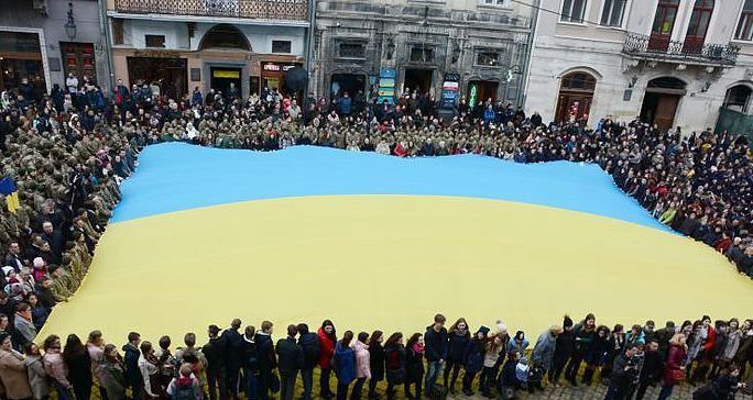 У Львові заспівали публічно Гімн України тисячі людей (відео)