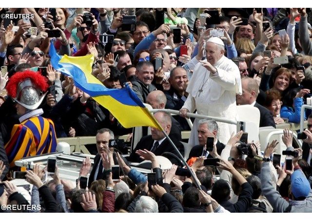 Папа Франциск просив миру для України у Великодньому посланні
