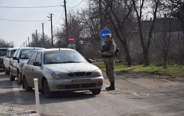 Бойовики вимагають гроші за швидкий перетин КПВВ