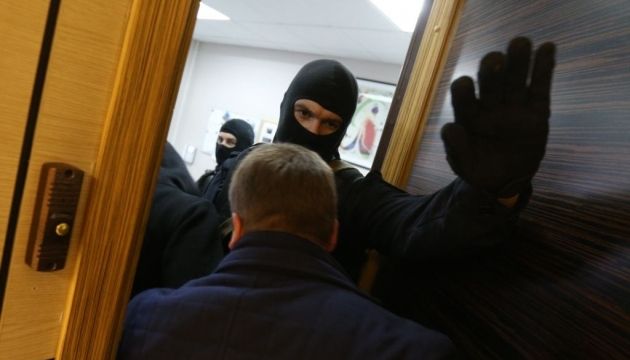 В Україні пропонують карати за незаконні маски-шоу