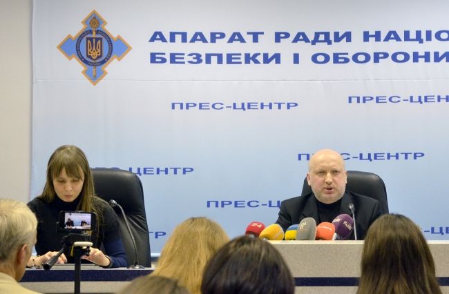 Турчинов обіцяє санкції електронним ЗМІ за «трансляції з ДНР»