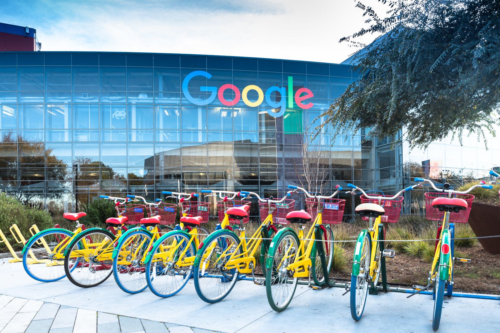 Співробітники Гугл звільняються через співпрацю компанії із Пентагоном
