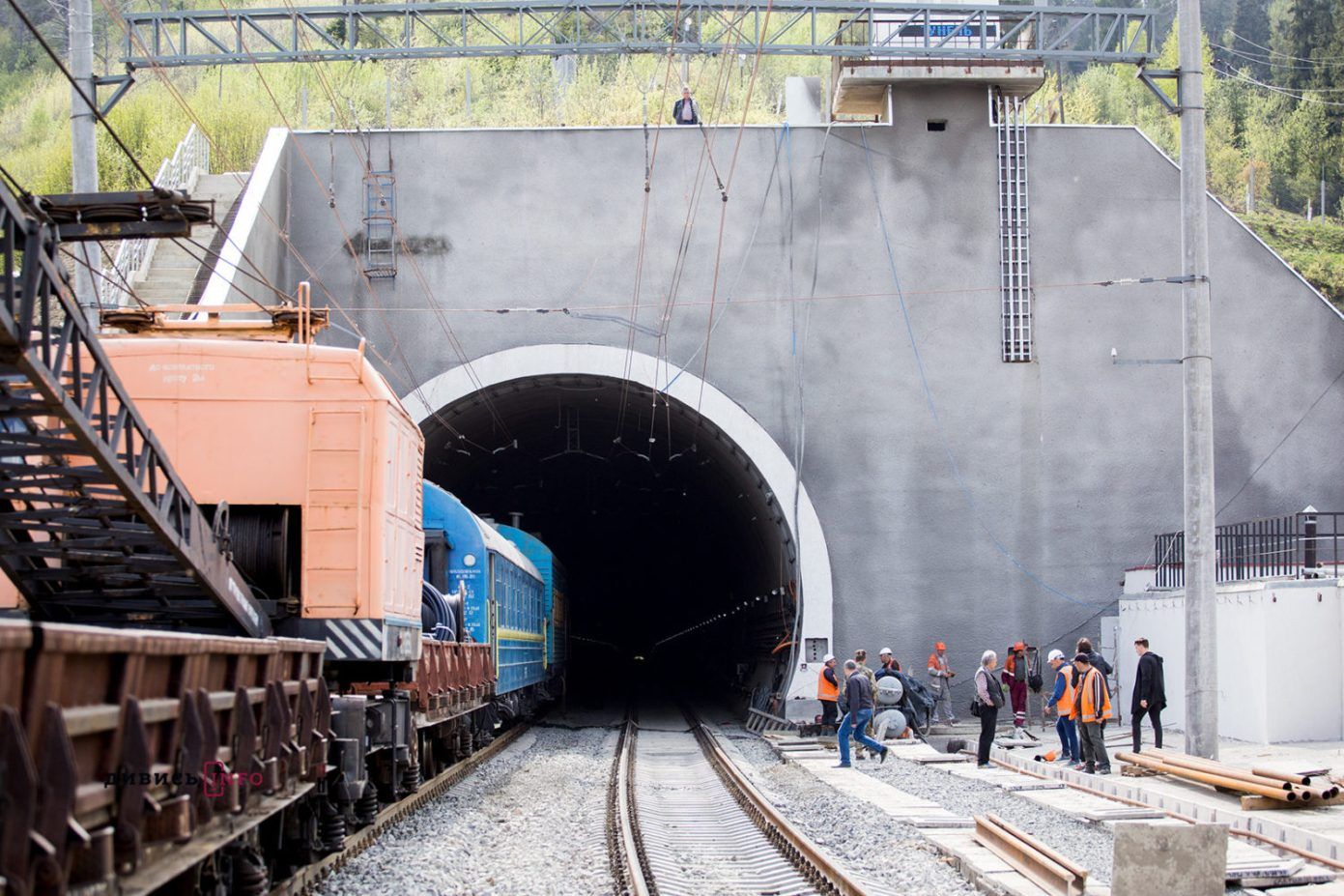 Через новозбудований Бескидський тунель проїхав перший потяг (відео)