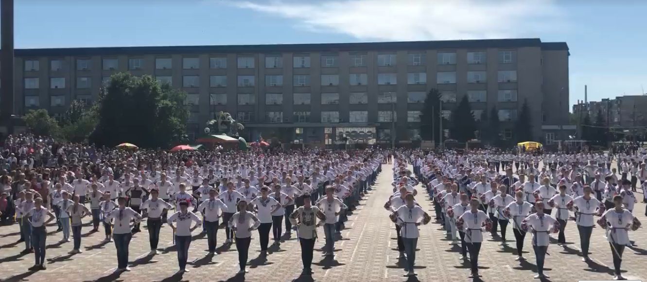 У Сєвєродонецьку встановили танцювальний рекорд у вишиванках (відео)