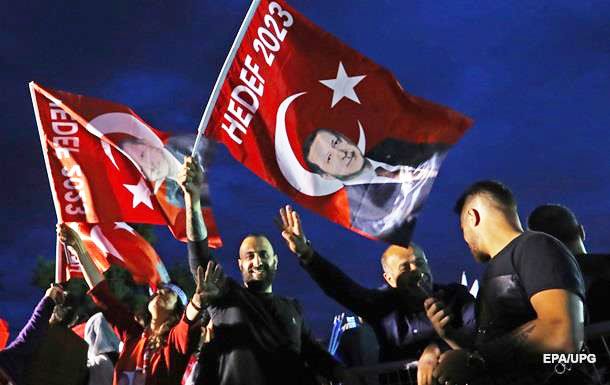 Султан Ердоган: президент Туреччини виграв вибори і керуватиме країною з необмеженими повноваженнями