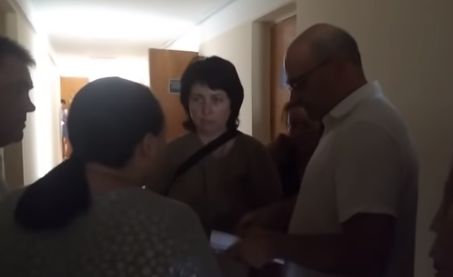 Скандал у Херсоні: журналістку Євгенію Вирлич побила дружина опоблоківця (відео)