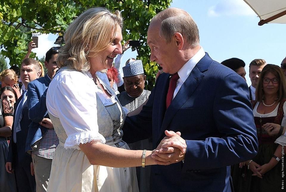 Віце-канцлер Австрії розхвалив візит Путіна на весілля і понадіявся помирити його з Порошенко