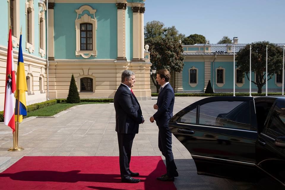 Порошенко і канцлер Курц домовилися про рік української культури в Австрії