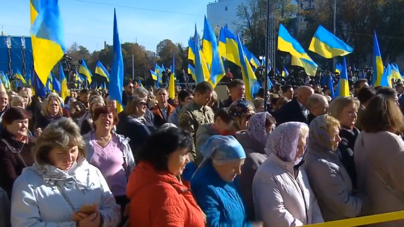 Покрова в Україні: На Софійській площі Києва зібрався багатотисячний молебень за Автокефалію (фото, відео)