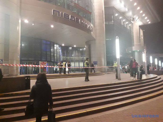 У Києві евакуювали людей із вокзалу «Південний» через повідомлення про мінування