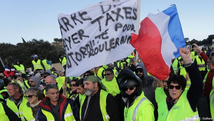 Бунт «жовтих жилетів»: Франція може ввести надзвичайний стан