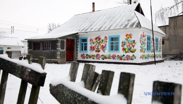 Село Самчики на Хмельниччині митці перетворюють на музей просто неба (фото)