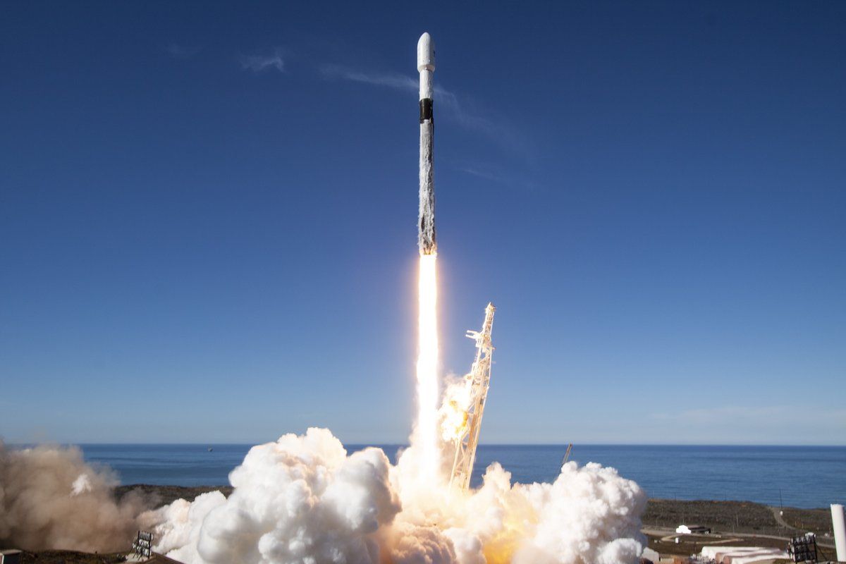 SpaceX запустила на орбіту рекордні 64 супутники