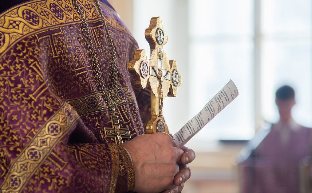 Священик РПЦ погрожує вірянам показати «кузькіну мать» за приєднання до помісної церкви