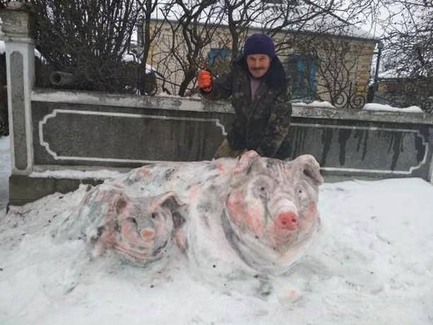 Віктор Голуб із черкаського села Шевченкове створює велетенські снігові скульптури