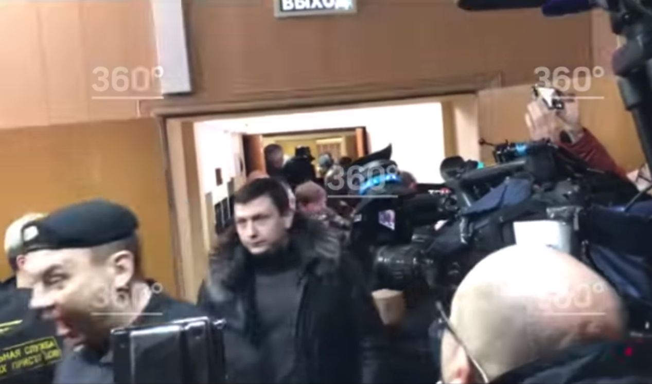 Українці прибули на закрите судилище в Москві